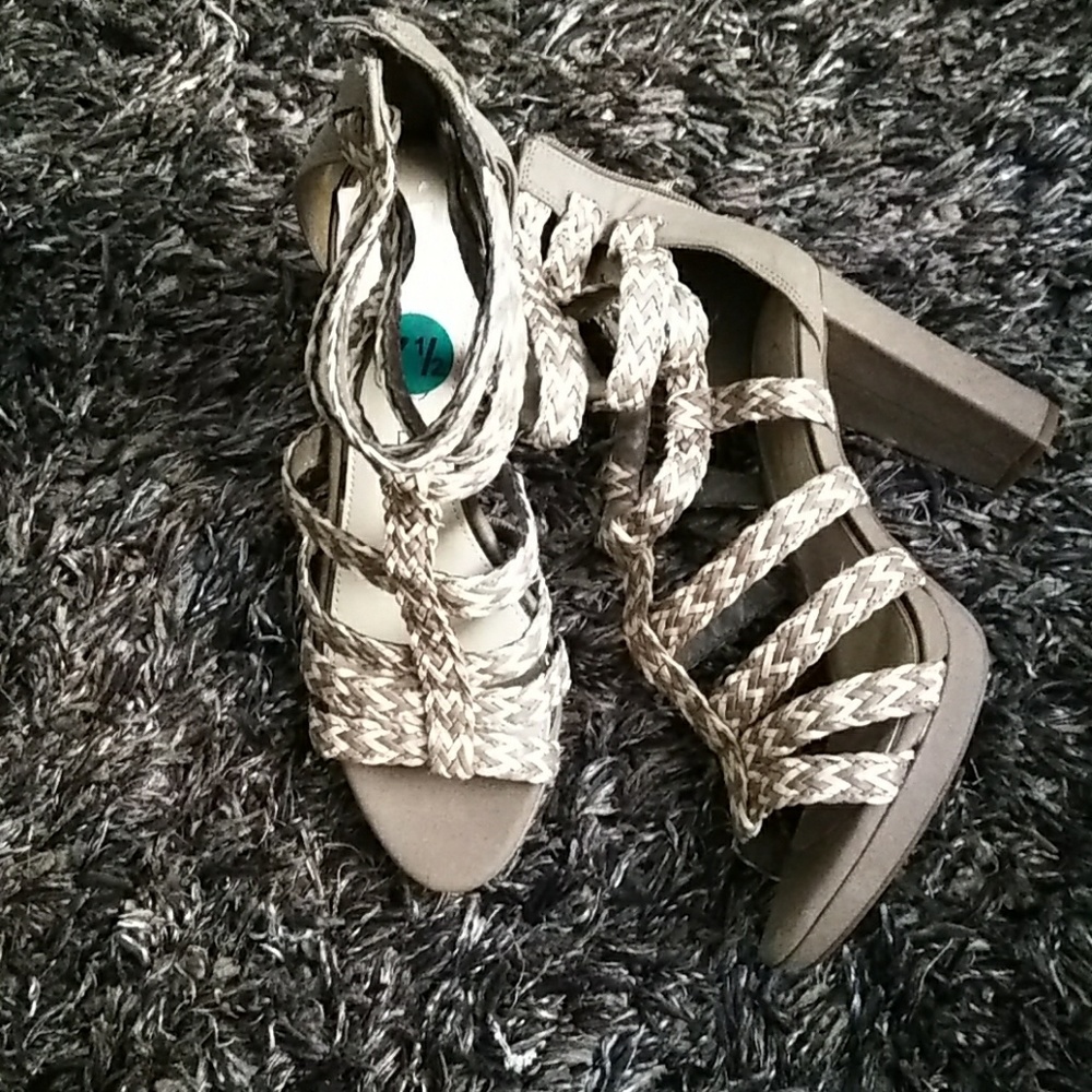 Jessica Simpson heels - Picture 2 of 3